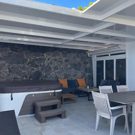 Del Mar Villa *